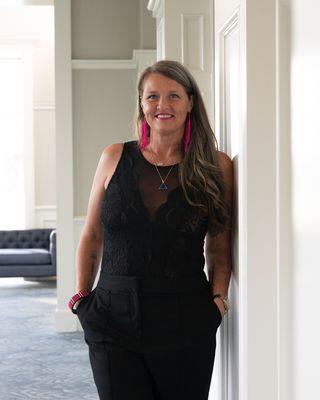 Dr Elizabeth Burkholder